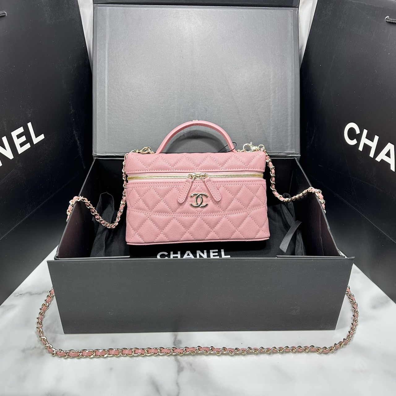 ORI หนังแท้ | CHANEL Long vanity with chain กระเป๋าสะพายรุ่นวานิตี้รุ่นใหม่ล่าสุด ดีไซน์ใหม่รูปทรงคลาสสิค หูจับแต่งโลโก้สวยหรู สายสะพายข้างเป็นโซ่ถอดได้