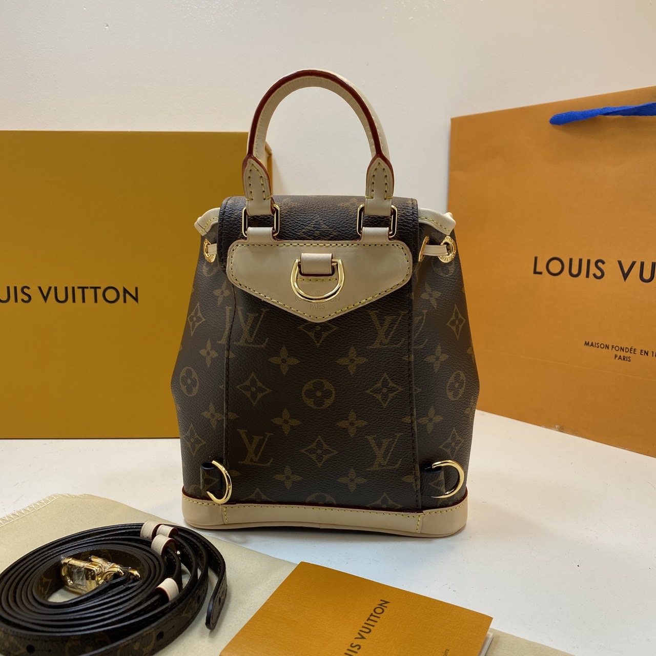LV Montsouris Backpack Monogram Canvas กระเป๋าเป้งานแบรนด์หรู สวยโดดเด่นทันสมัยตลอดกาล เกรดออริ เทียบแท้ 1:1 ใช้งานต่างประเทศได้