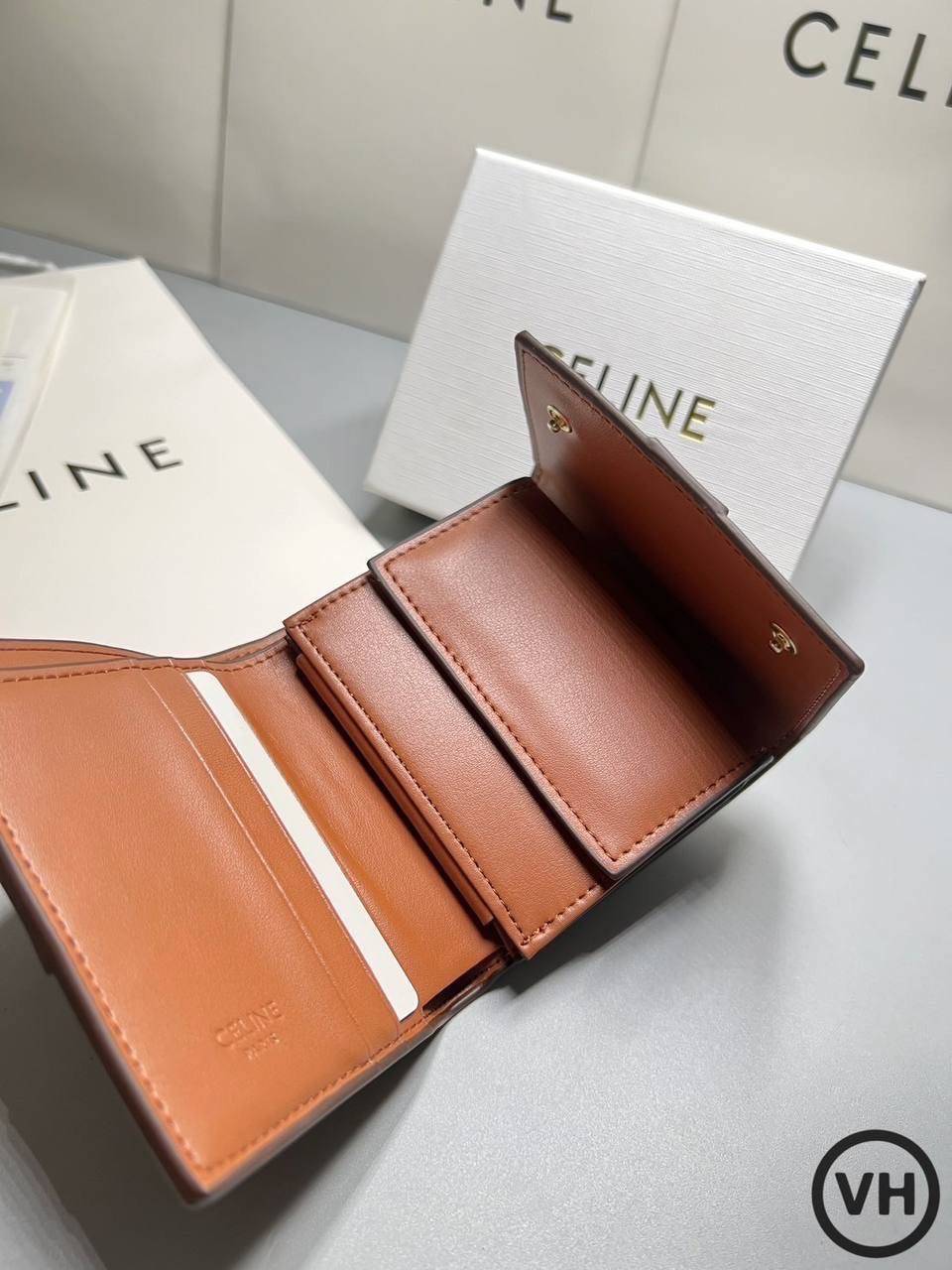 ORI หนังแท้ | CELINE Wallet / CELINE SMALL TRIFOLD WALLET IN TRIOMPHE CANVAS กระเป๋าสตางค์ใบสั้น 3 พับ กระเป๋าสตางค์เซลีน