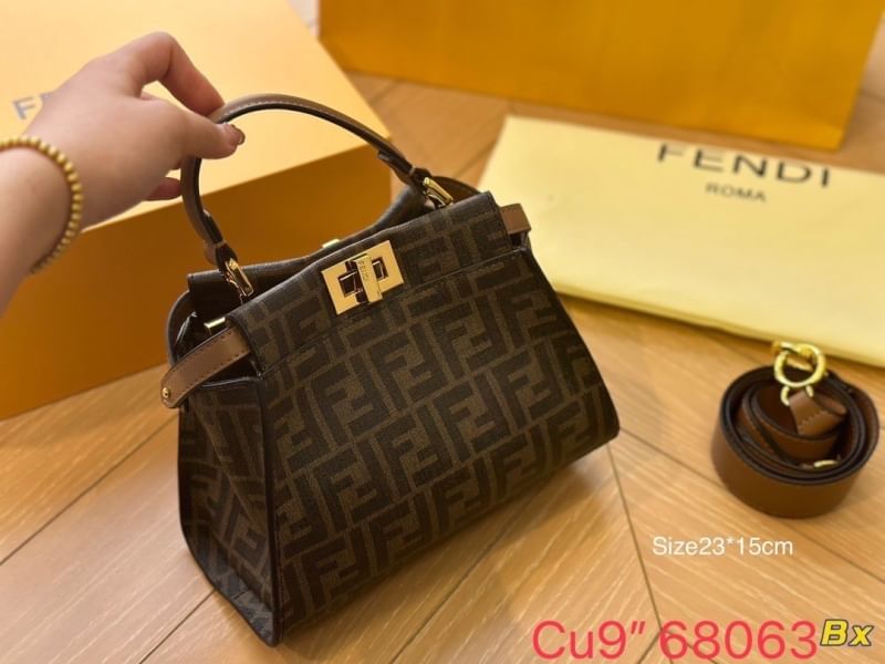 FENDI Peekaboo IseeU Petite canvas ff bag กระเป๋าสะพายหนังแคนวาส ทรงที่เป็นเอกลักษณ์ของแบรนด์ พิมพ์ลายโมโนแกรมเต็มใบ