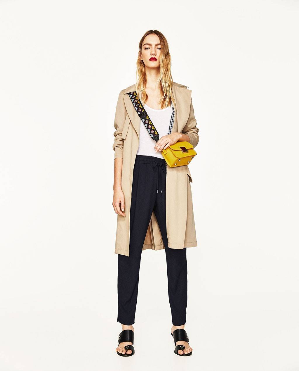 Don't Miss! Best Seller! ZARA CROSSBODY WITH 2STRAPS กระเป๋าถือหรือสะพายทรงคลัชรุ่นยอดนิยมวัสดุหนัง Saffiano อยู่ทรงสวยหรูสไตล์ PRADA แข็งแรงทนทาน ดีไซน์เก๋ไม่ซ้ำใคร เปิดปิดด้วยตัวล๊อคเอกลักษณ์ของ ZARA ภายในมีโลโก้ สามารถใส่มือถือ iphone7+ ได้ โดดเด่