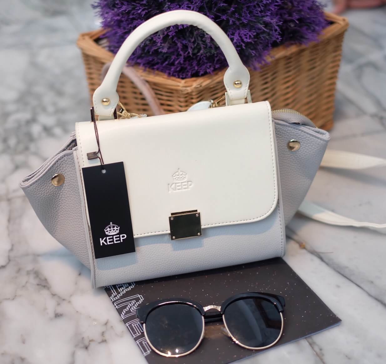 Best Seller !! ทรงที่ขายดีที่สุด #2in1 กระเป๋า KEEP mini office handbag ทรงสวย ทันสมัย -ปรับใช้ได้ถึงสองทรงคะ เก็บด้านข้างกระเป๋าได้ -ใช้หนังแกะสังเคราะห์ เนื้อดีมาก -ขนาดกะทัดรัด น้ำหนักเบา -ภายใน 2 ช่องซิป และช่องเก็บมือถือ แยกเก็บ-ของเป็นระเบียบมากๆคะ