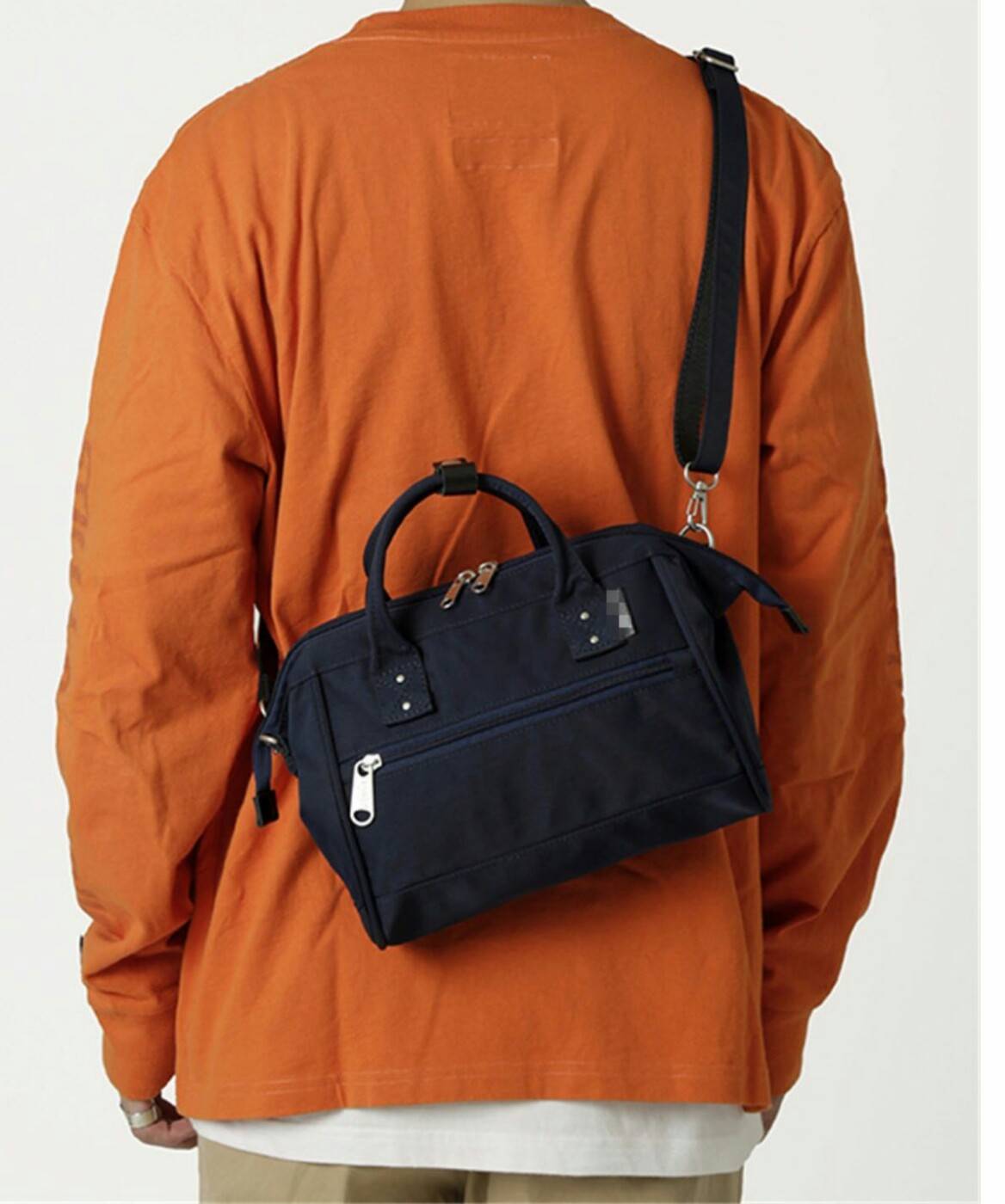 ANELLO Polyester Twill Mini Shoulder Bag AT-H1371 แบรนด์ฮิตติดลมบนในขณะนี้ กับคอลเลคชั่นใหม่เป็นรุ่นทรง Shoulder bag กระเป๋าสะพายในนี้ทำจากผ้า Polyester twill ที่มีความคงทนและมีสีสดใส กระเป๋าที่ดูจะใบเล็กๆใบนี้ สามารถบรรจุขวดน้ำ 500ml และกระเป๋าตังค์แบบยา