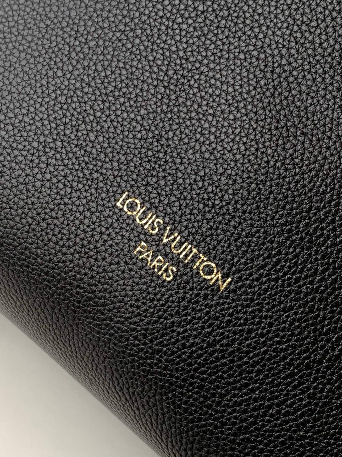 TOP ORI | หนังแท้ LV Low Key Hobo PM Bag เกรดเทียบแท้เทพดีสุด กระเป๋าสะพายทรงโท้ทรุ่นใหม่ เผยความเรียบหรูมีระดับด้วยรูปทรงเรียบง่ายและงานฝีมือประณีตไร้ที่ติ