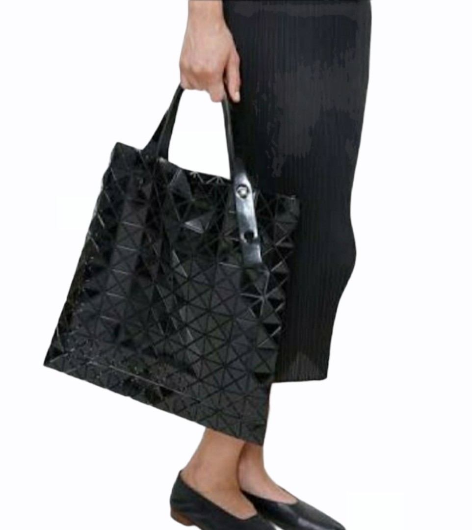 BAOBAO ISSEY MIYAKE 10x10 BLOCK TOTE BAG 39cm กระเป๋าถือทรง shopping โท้ทใบใหญ่ลายตาราง เกรดออริจินอล ภาพสินค้าถ่ายจากงานขายจริง ใช้งานต่างประเทศได้