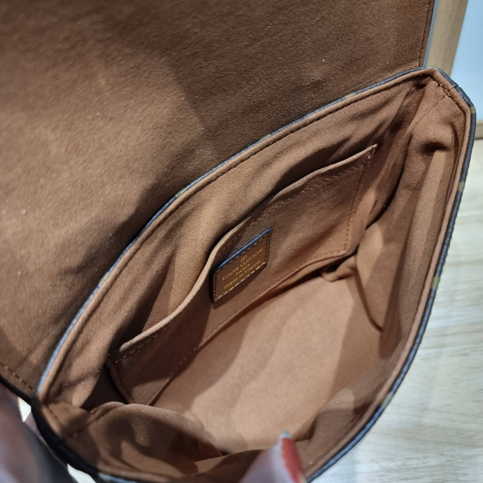 LV LOCKY BB MONOGRAM กระเป๋าสะพายข้าง ดีไซน์หรู ใหม่ล่าสุด สวยถึงบ้านได้ก่อนใคร มีใช้เลิศๆทันปีใหม่แน่นอน คุ้มที่สุด โดดเด่นด้วยอะไหล่ดัมมี่รูปกุญแจสีทอง