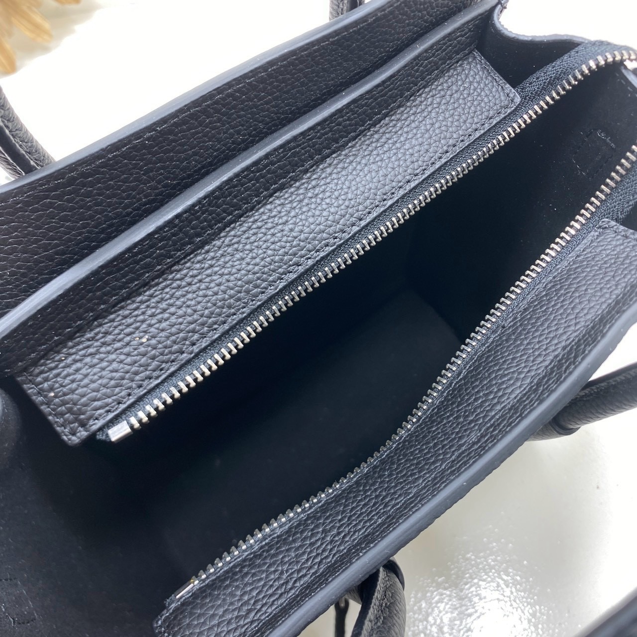 ORI หนังแท้ | Celine Luggage Tote Nano Bag20cm กระเป๋าสะพายทรงโท้ท ดีไซน์เป็นเอกลักษณ์ เรียบหรูดูแพง