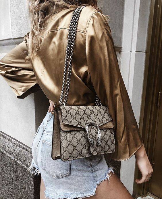 Gucci Mini Dionysus GG Shoulder Bag น้องมินิ ไซส์เล็กสุดเลิศ จัดให้แล้วจ้า!! ฮอตสุดไม่มีใครเกิน สวยจริงไม่ทิพย์!! GC CROSSBODY BAG WITH GWP สุดคุ้มกับกระเป๋าสะพายรุ่นที่สาวๆต้องไม่พลาด!! ดึงดูดและสะกดสายตาด้วยอะไหล่ดีเทลหรูรูปหัวสิงโต วัสดุหนังแคนวาส ทนทา