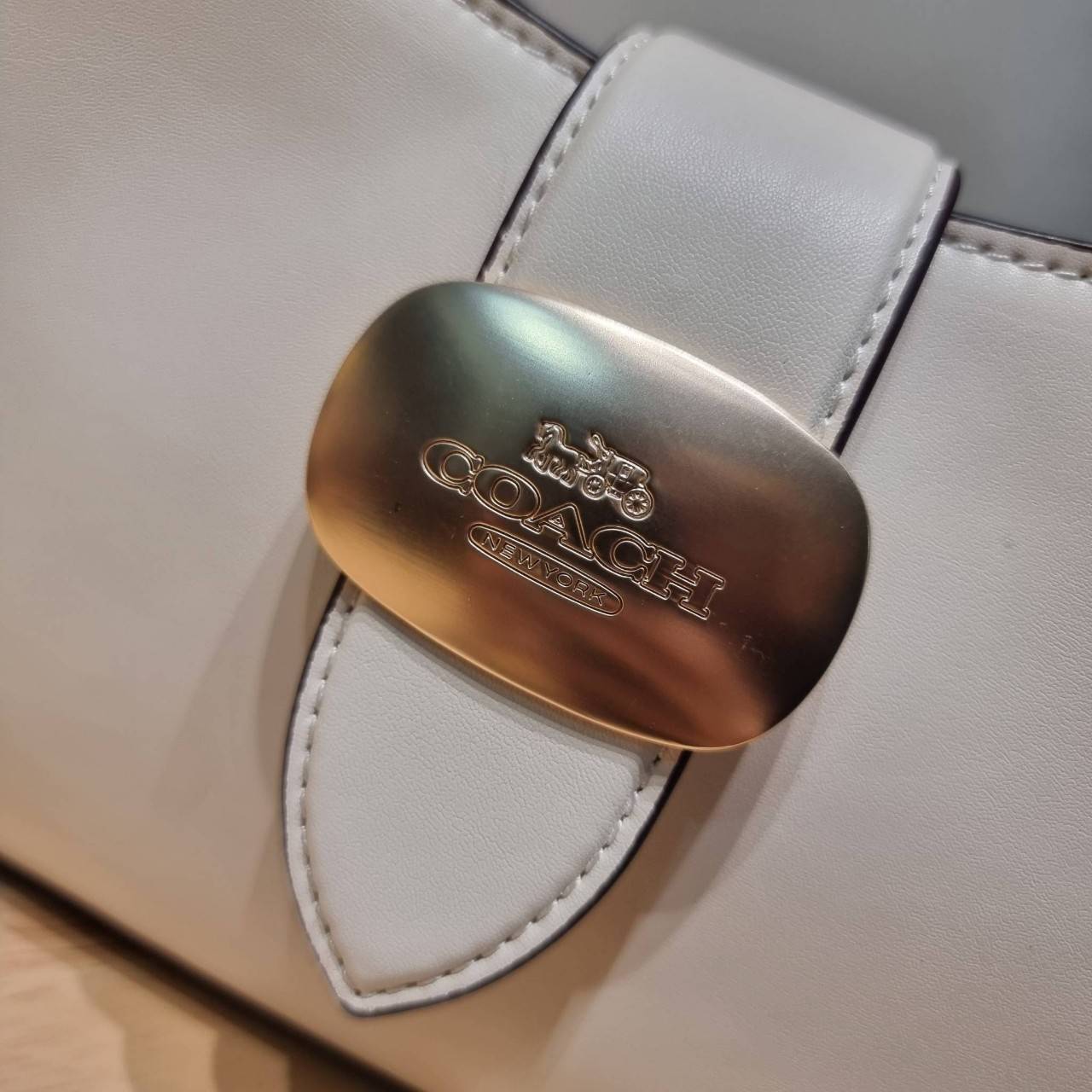 COACH ELIZA SHOULDER BAG IN SIGNATURE CANVAS CR532 / CR533 กระเป๋าสะพายไหล่ทรงโฮโบสุดหรู ดีไซน์โลโก้แบบใหม่สวยเด่น เกรดท็อปออริ เกรดดีสุด สลับแท้ 1:1 ใช้ต่างประเทศได้