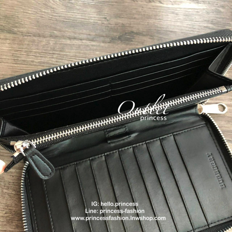 กระเป๋าสตางค์ใบยาวซิปรอบ BURBERRY ภายในมีช่องใส่ธนบัตร ช่องใส่บัตรหลายช่อง และมีช่องซิปสำหรับใส่เหรียญค่ะ