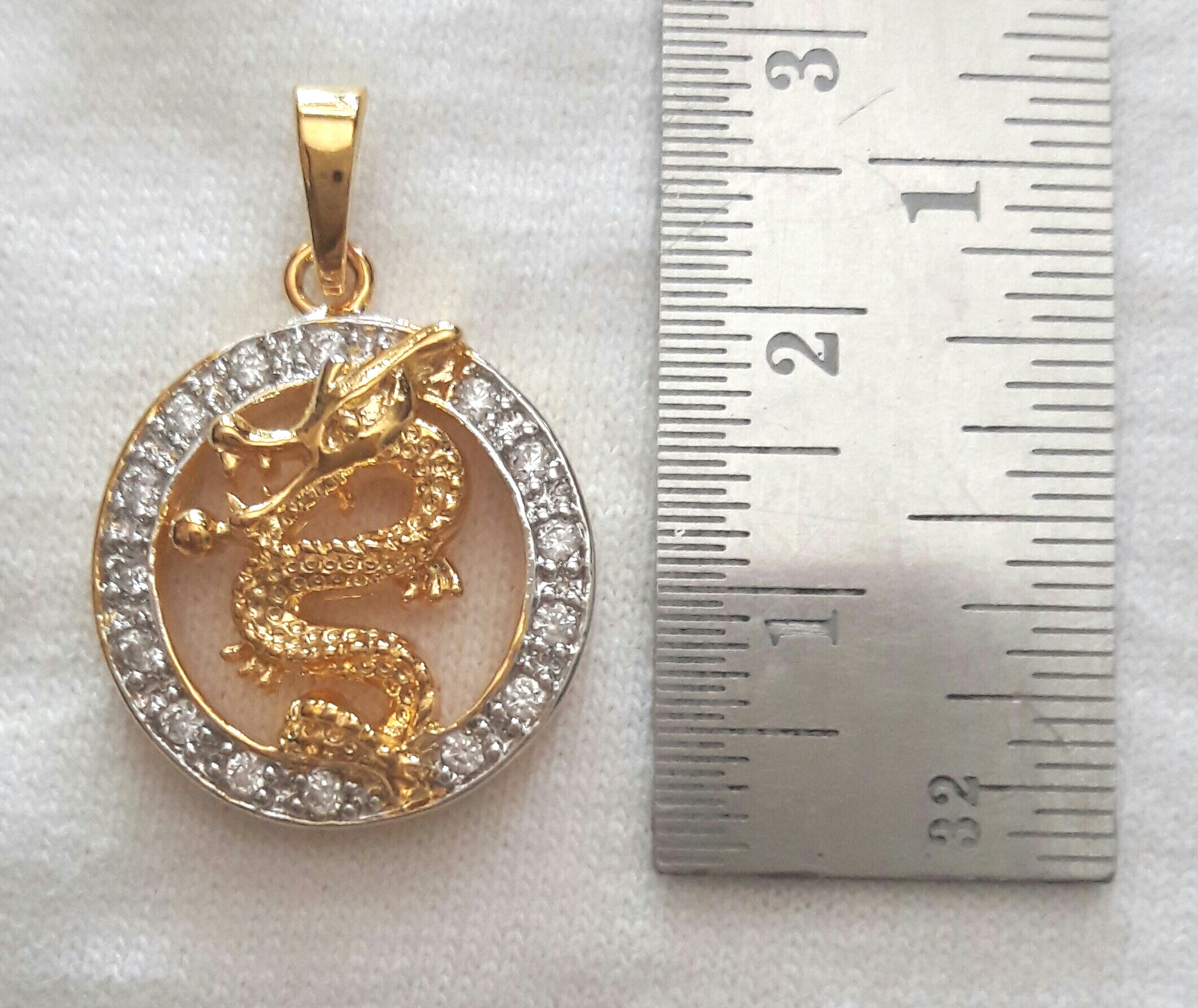 จี้มังกรทองคาบแก้วล้อมเพชร เสริมดวงค้าขาย เรียกโชคลาภค่ะ