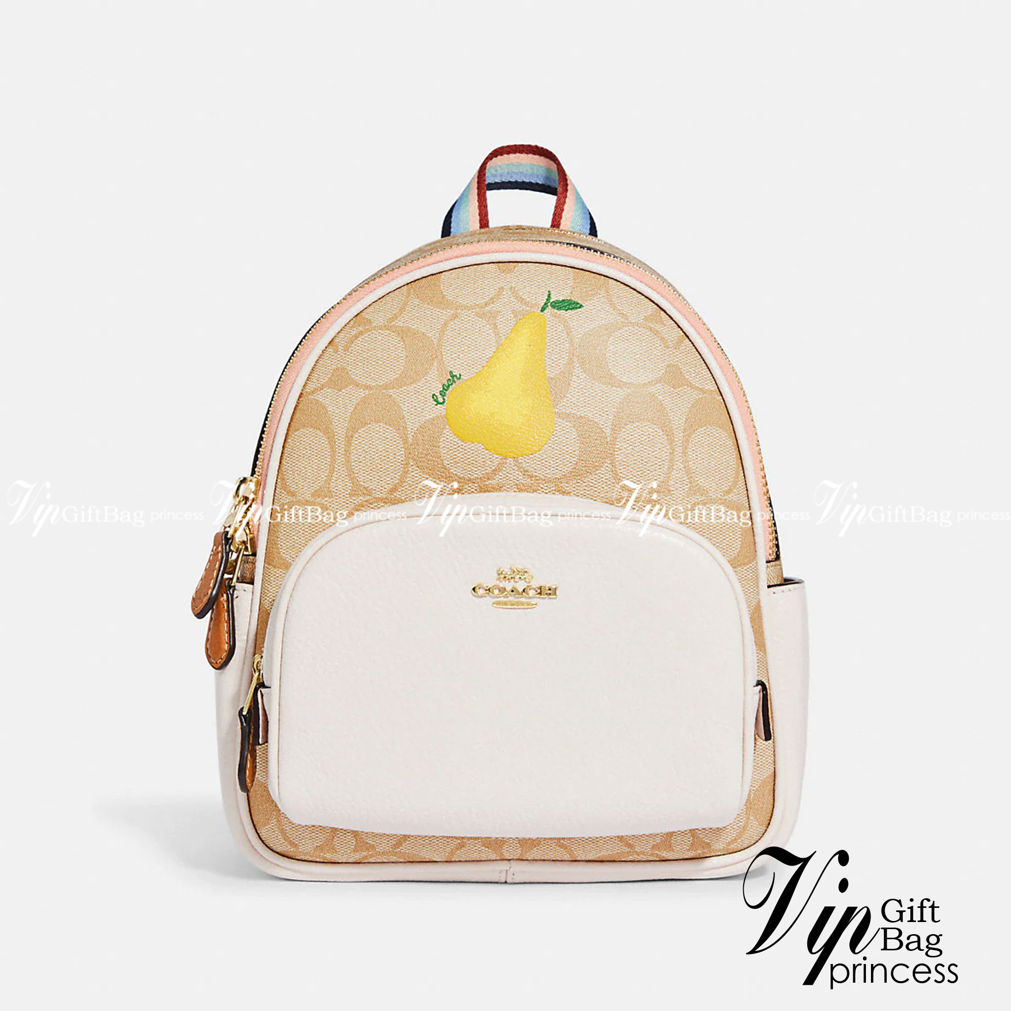 COACH MINI COURT BACKPACK IN SIGNATURE WITH PEAR ((c8258)) 🌈สวยกันก่อนใคร วางน้องไม่ลงเลยจริงๆค่าา😍 พร้อมส่ง! กับกระเป๋าสะพายหลังแบบมีหูหิ้วในตัว บอกก่อนเลยว่าหนังของน้องทั้งนิ่ม ทั้งสวย อย่างดีเลยค่ะ