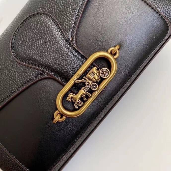 COACH SMALL JADE SHOULDER BAG [F91105,90782] กระเป๋าสะพายไหล่ ดีไซน์วินเทจย้อนยุค สวยคมชัด คลาสสิคใช้ได้ทุกลุค วัสดุหนัง pepble ทนทาน เปิด-ปิดด้วยฝาคาดโลโก้ พร้อมแถบแม่เหล็กในตัว รับรองแน่นหนา ด้านหลังมีช่องซิปให้ ภายในเป็นช่องโล่ง ขนาดกำลังดี ใช้งานง่าย 