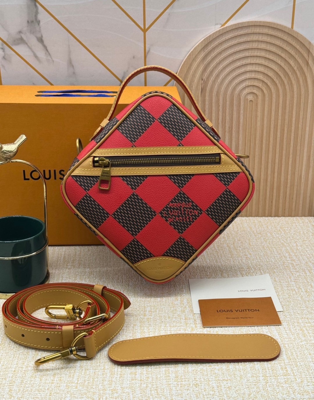 LV Chess Messenger Bag Jaune Mat / Green / Red / Blue กระเป๋าสะพายแมสเซนเจอร์ทรงเหลี่ยมรุ่นใหม่ ลายตารางหมากรุก Damier เอกลักษณ์ของความหรู โทนสีสดใสมีชีวิตชีวา ปรับลุคปัง กับการมาของความไฮคลาสรูปแบบใหม่ สุดไอโคนิค