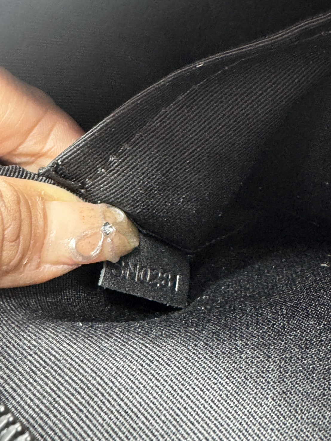 TOP ORI หนังแท้ | LV Keepall Bandoulière 25 กระเป๋าสะพายทรงหมอนสุดไอคอนิก หนังแท้ Taurillon ลายเกรน ฉลุลายโมโนแกรมสวยหรูคลาสสิก โทนสีหรูหราเข้ากันอย่างลงตัว