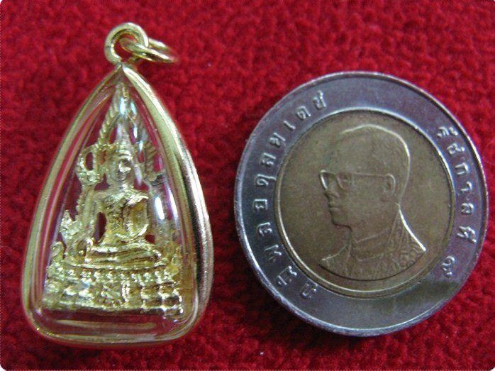 จี้พระพุทธชินราชเนื้อทองเหลืองเลี่ยมทองไมครอนพร้อมใบคาถาค่ะ