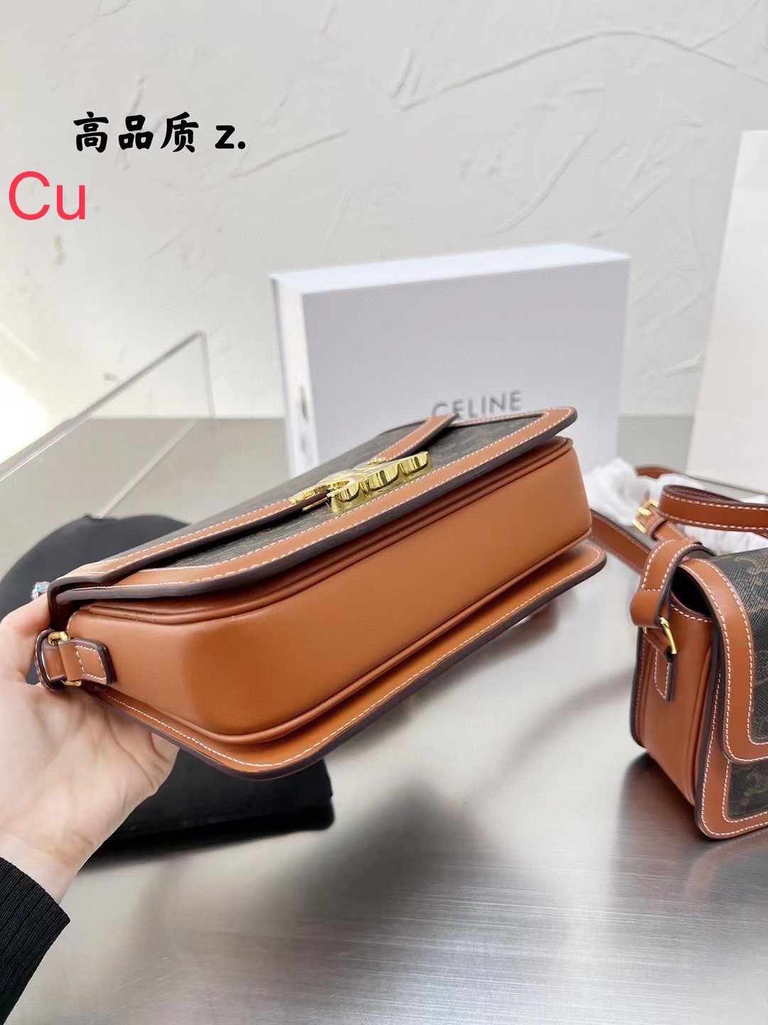 CELINE CROSSBODY BAG / CELINE Teen Triomphe Bag **รอบราคาพิเศษต่ำกว่าทุน** มี 2 ขนาด กระเป๋าสะพายรุ่นยอดนิยม งานสวยอยู่ทรงเปิดปิดด้วยตัวล้อคด้านหน้า พร้อมช่องซิป ทรงนี้กำลังมาแรงมาก แมชต์ลุคไหนก็สวย