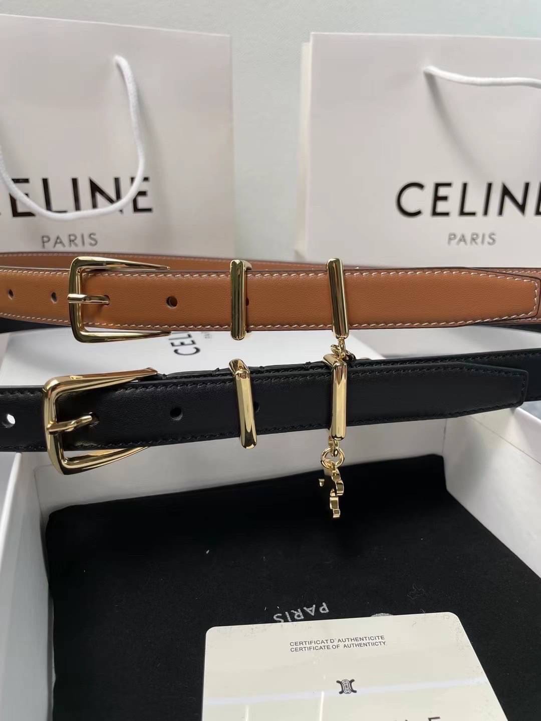 CELINE Belt Leather / Celine Elegant Charm 1 Belt In Smooth Calfskin With Gold พร้อมส่ง เข็มขัดเซลีน มีเส้นเดียวใช้ได้ทั้งปี ไม่ว่าลุคไหนๆ เส้นเดียวเอาอยู่ งานหนังเรียบสวยมาก แนะนำค่ะ