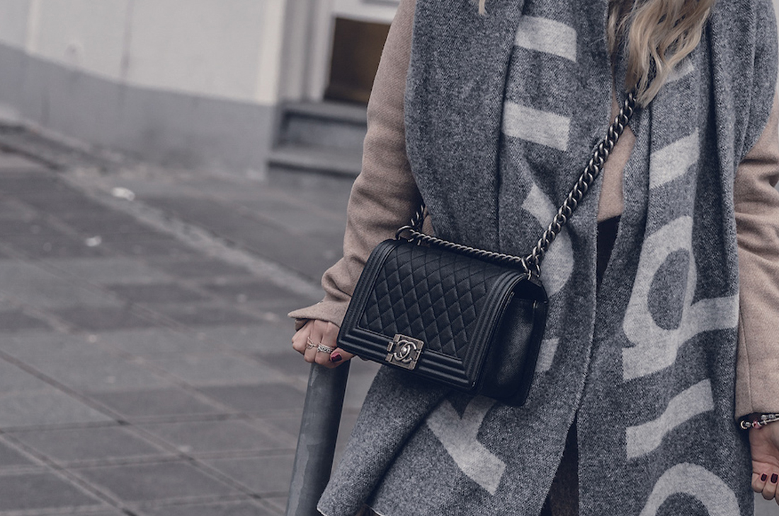 หนังแท้ CHANEL BOY 10" หนังคาเวียร์ อะไหล่เงิน/ทอง พร้อมส่งที่ไทย หนังลูกวัวแท้ อะไหล่โลหะสีรูทีเนียม สวยคลาสสิกทุกยุคสมัย เกรดออริจินอล 1:1 ภาพสินค้าถ่ายจากงานขายจริง ใช้งานต่างประเทศได้