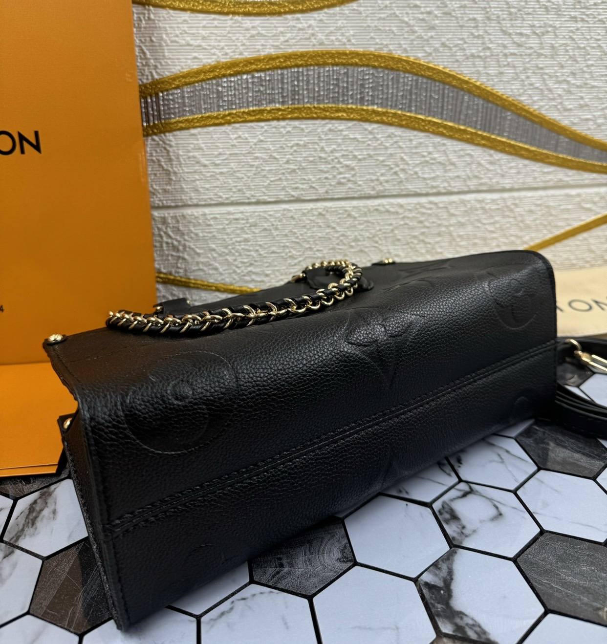 LV OnTheGo East West กระเป๋าทรงโท้ทดีไซน์ใหม่ สัดส่วนลงตัวงดงาม เกรดออริ 1:1 สลับแท้