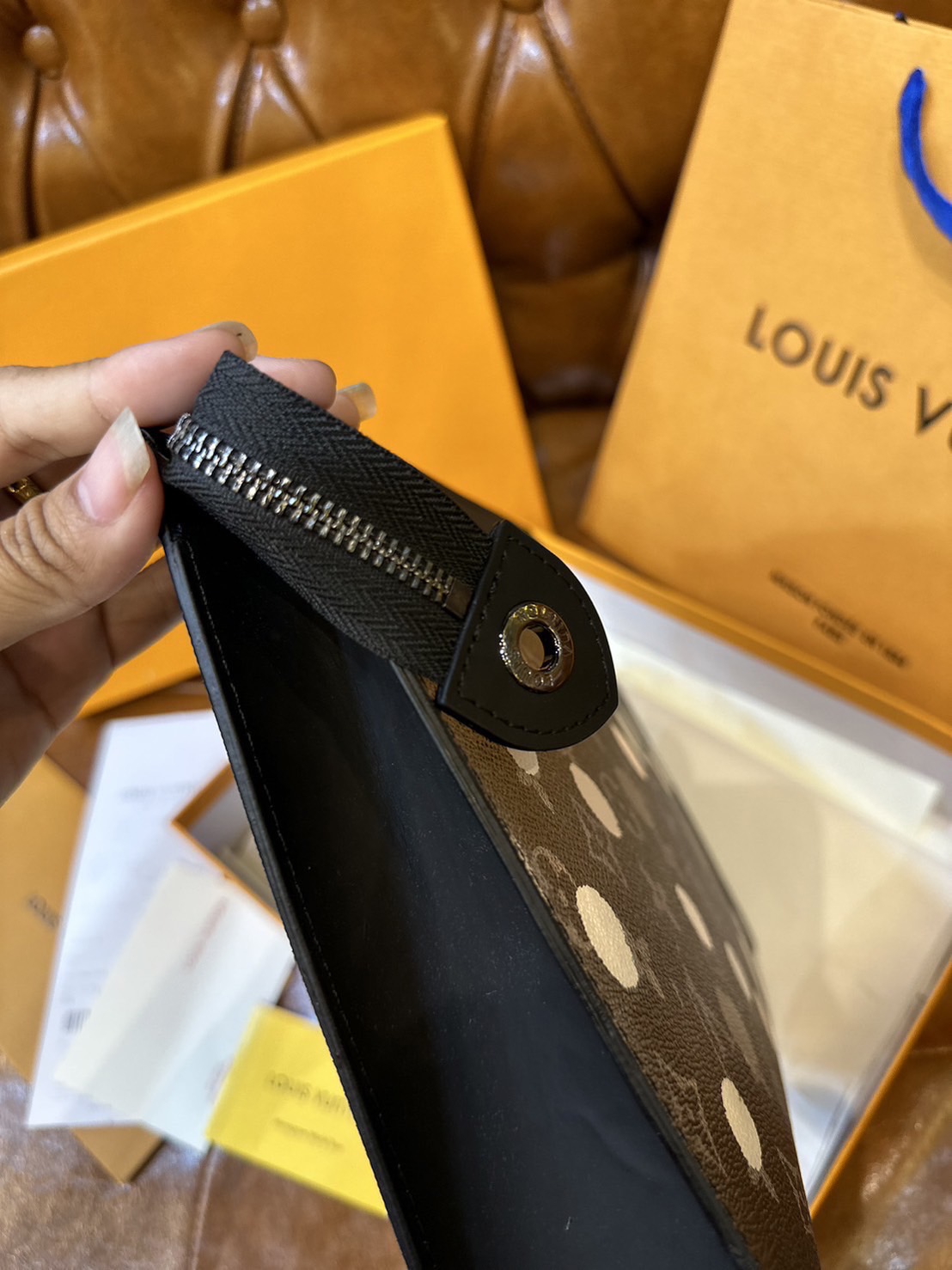 พร้อมส่ง 15 แบบ LV Pochette Voyage MM / LV Clutch กระเป๋าถือทรงคลัช ทรงพอช เกรดออริ สลับแท้ 1:1 ใช้ต่างประเทศได้ ใช้ได้ทั้งชายหญิง