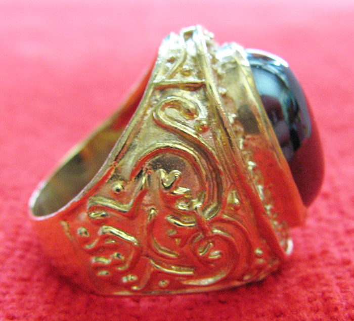 สินค้าหมดค่ะ แหวนพลอยมณีใต้น้ำ(เพชรพญานาค)สีดำเนื้อทองเหลืองล้อมเพชร(ทุกราศี)ค่ะ