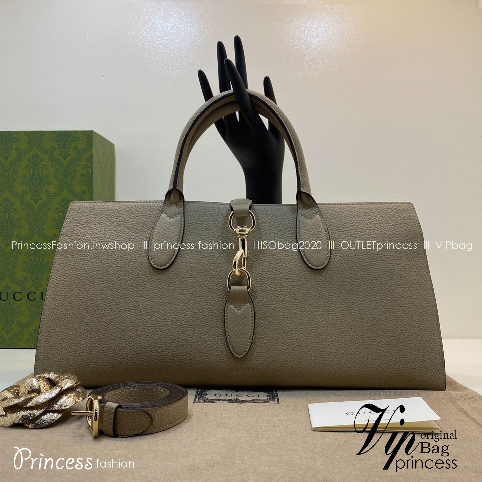 GUCCI MEDIUM TOTE BAG WITH HOOK CLOSURE / Gucci medium tote bag กระเป๋าทรงโท้ทสไตล์ใหม่ล่าสุด เกรดออริ 1:1 สลับแท้ ใช้งานต่างประเทศได้ ภาพถ่ายจากงานจริง