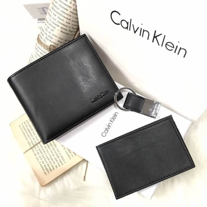 พร้อมส่งเซตสุดคุ้ม! Value Pack Limited Edition จาก Calvin Klein Jeans ซื้อ1ได้ถึง3! ทั้งกระเป๋าสตางค์+ที่ใสนามบัตร+พวงกุญแจเข้าชุดขนาดกำลังดีพกพาสะดวก ภายในกระเป๋าสตางค์มีทั้งช่องใส่รูปใส่บัตร มีช่องใส่ธนบัตรแยกสองช่องเป็นสัดส่วน name card pocket สามารถเเ