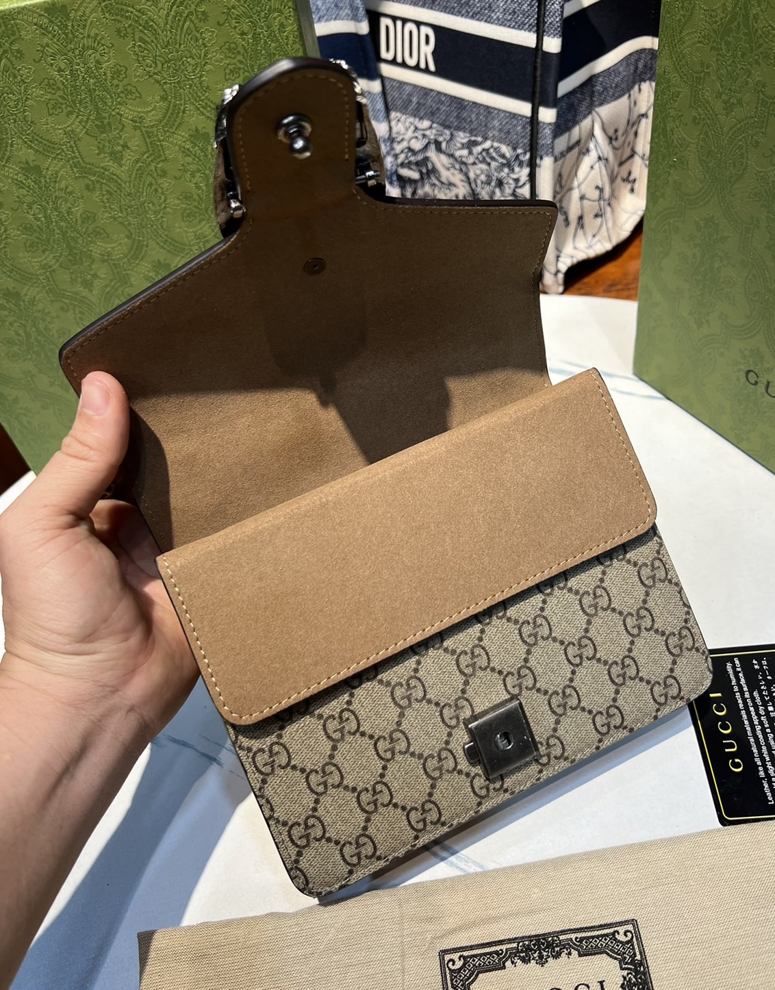 20CM / 7.5" หนังแท้ GUCCI Dionysus GG Supreme mini bag ฮอตไอเท็ม รุ่นนี้ขายดีขายหมด สวยหรู คุณหนู ผู้ดีมาก!! นานๆ มาจะมาน้าา รุ่นหายากค่ะ กระเป๋าสะพายข้าง ดีไซน์อยู่ทรง ขนาดกำลังสะดวกใช้สำหรับสาว วัสดุหนังแท้เต็มใบ ภายในแบ่งสัดส่วนได้เป็นอย่างดี งานจ