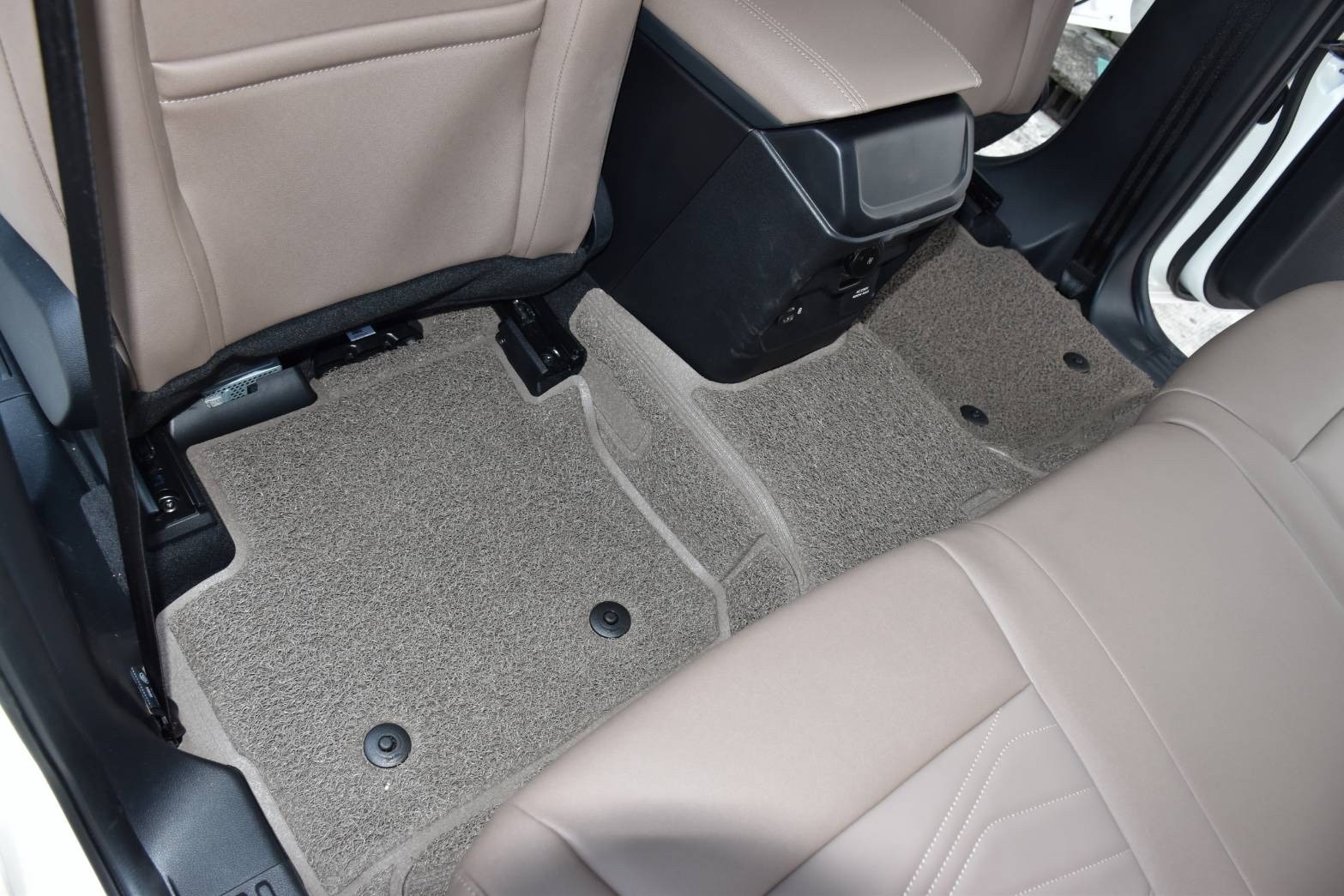 พรมดักฝุ่นไวนิล FORD NEW EVEREST ปี2023 พรมดักฝุ่นในรถยนต์ รีดขอบ เกรดA หนานุ่ม เข้ารูป เต็มคัน