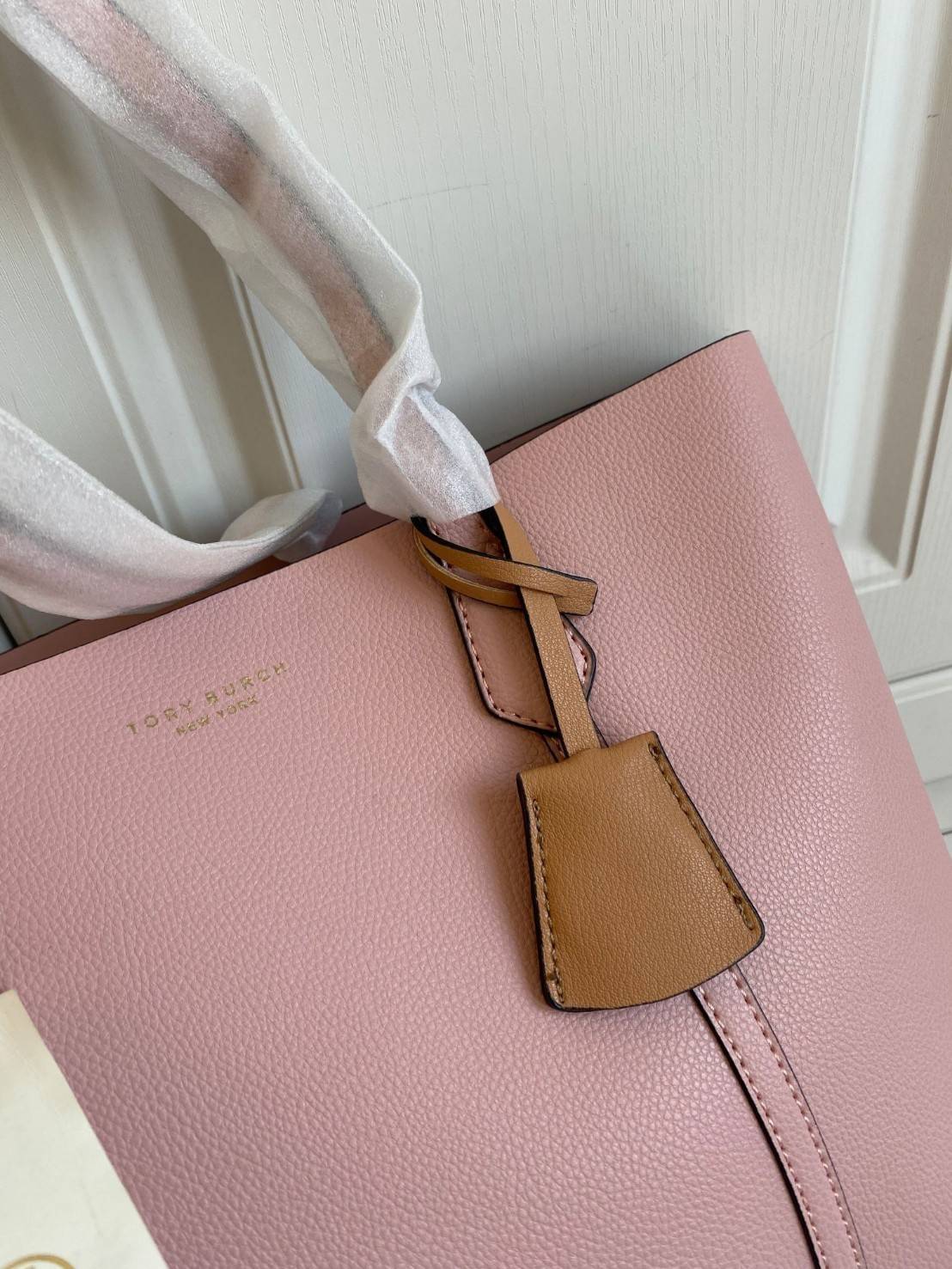 TORY BURCH LEATHERS BAG กระเป๋าทรง TOTE ใบใหญ่ ใส่ของได้จุใจมากแม่!!! วัสดุหนังแท้คุณภาพเกรดพรีเมียม ชมพู