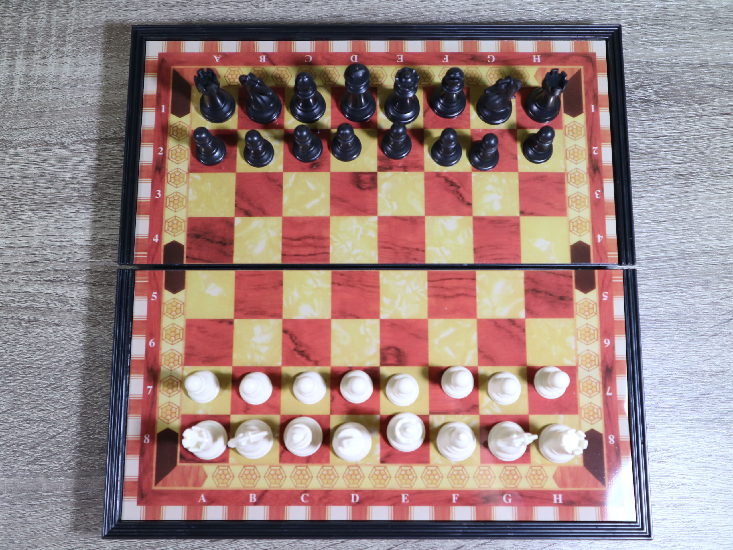 หมากรุกสากลแม่เหล็ก (ขนาด 24 x 24.5 x 2 cm.)