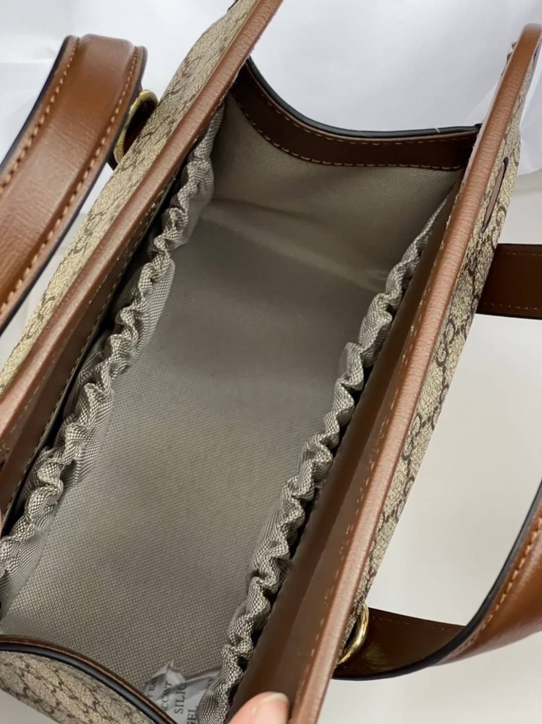 หนังแท้ GUCCI Horsebit 1955 leather-trimmed printed coated-canvas shoulder bag คอลเลคชั่นใหม่ล่าสุด ดาราเซเลปใช้กันเพียบ กระเป๋าถือ (ไม่มีสายสะพาย) ดีไซน์สวย เชื่อได้เลยใบนี้สาวๆต้องหลงรัก จนวางไม่ลงเลยน้า