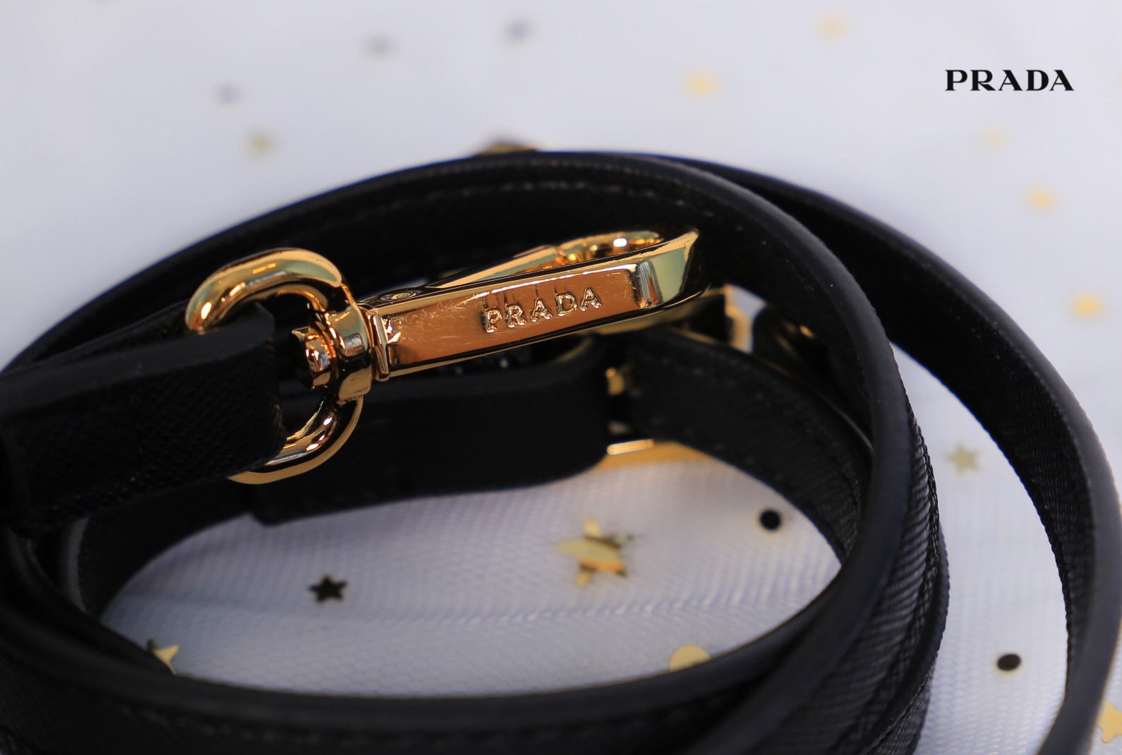 PRADA DRAWSTRING BAG WITH STRAP / PRADA BUCKET BAG / Prada Nylon Handbag and Crossbody bag กระเป๋าสะพายทรงจีบ วัสดุ Nylon ลายตาราง คุณภาพดี ขนาดกำลังดี