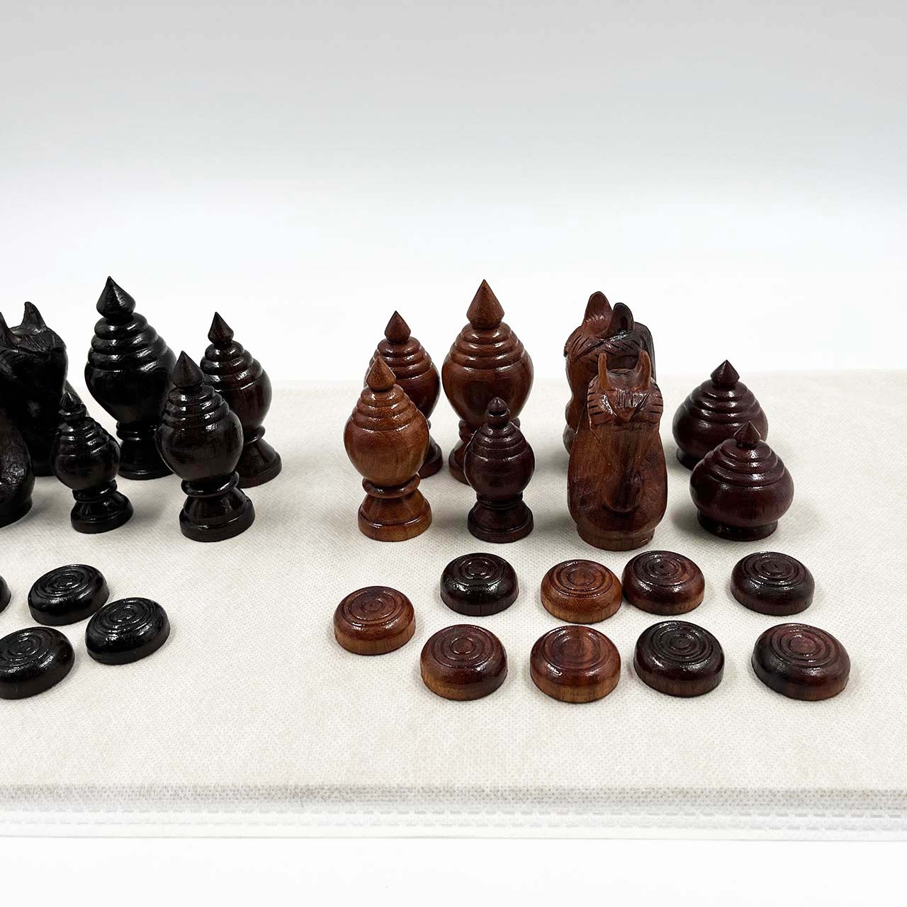 ชุดหมากรุกไทยกระดานไม้ช่อง 5.5x5.5ซม..พร้อมตัวหมากชุดพยุหคีรีไม้เนื้อแข็ง