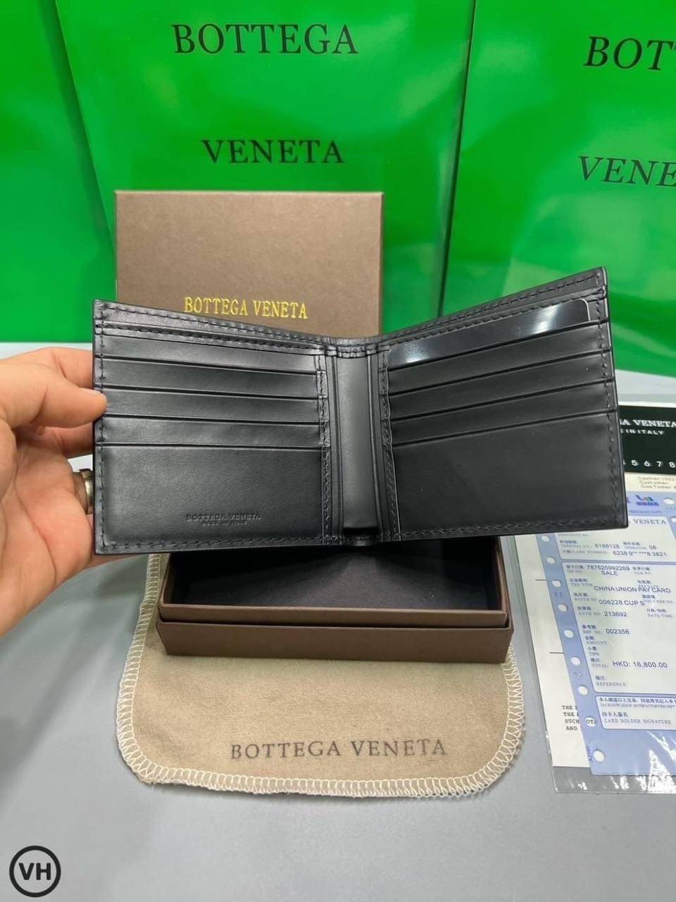 ORI หนังแท้ | Bottega Veneta® Men's Intrecciato Piccolo Bi-Fold Wallet / Bottega Wallet กระเป๋าสตางค์ใบสั้น กระเป๋าสตางค์สานผู้ชาย