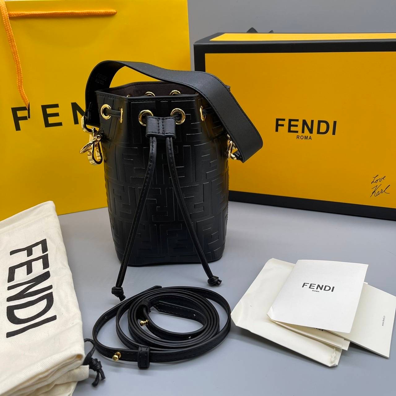 หนังแท้ FENDI MON TRESOR BUCKET BAG พร้อมส่งที่ไทย ภาพสินค้าถ่ายจากงานขายจริง ใช้งานต่างประเทศได้ค่ะ