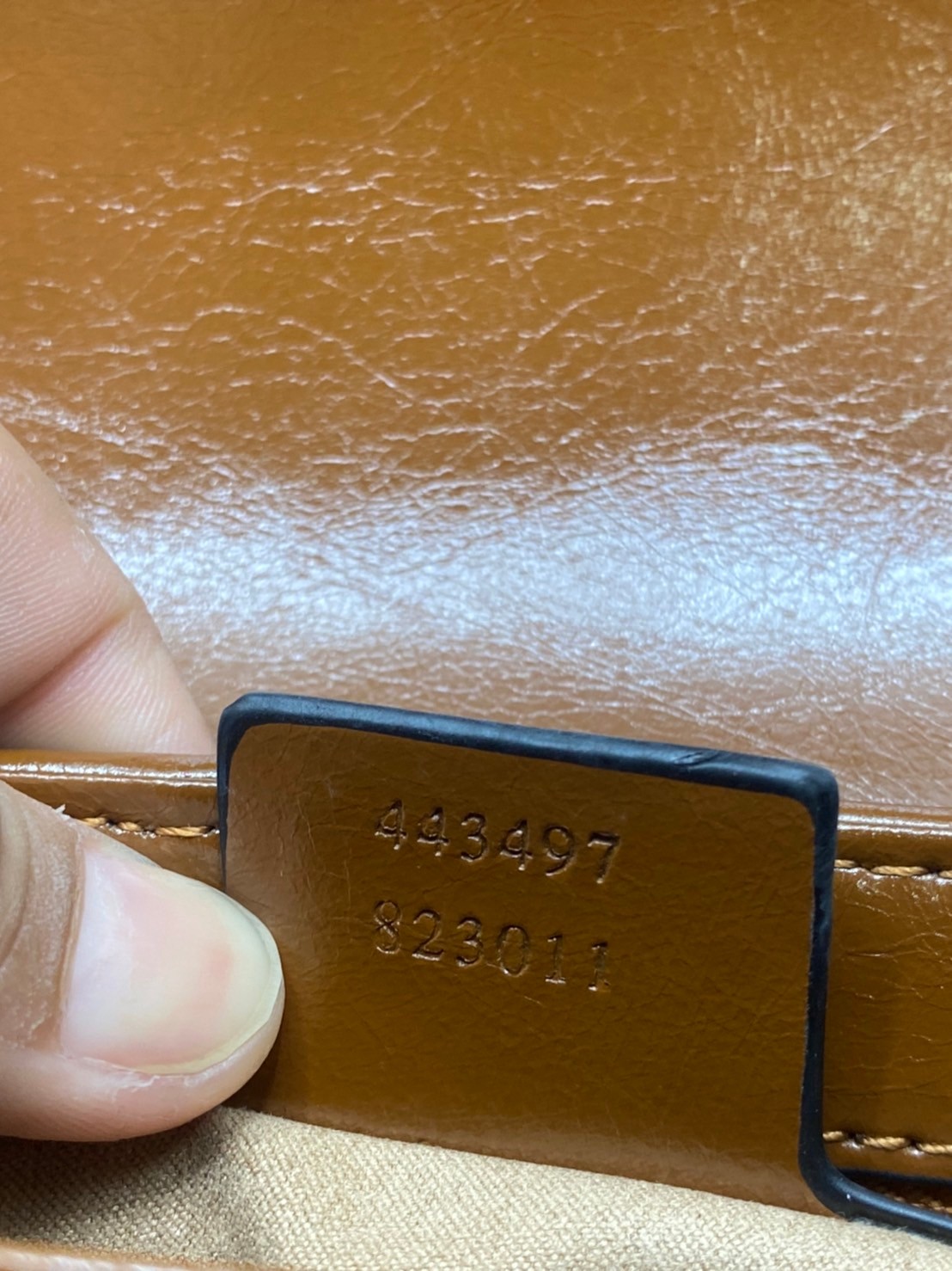 VIP 】GUCCI GG Marmont brown leather shoulder bag 26cm ราคานี้หนังแท้คือคุ้มมากเลยค่าสาวๆ ต้องจัดแล้วน้าา ยกระดับความหรูให้กับตัวเองกันหน่อย ด้วยกระเป๋ารุ่นนี้!! ครอสบอดี้ที่ดีไซน์หรู อัพเลเวล ในราคาที่จับต้องได้ พร้อมเสิร์ฟความสวยตรงถึงบ้านแล้วจ้า