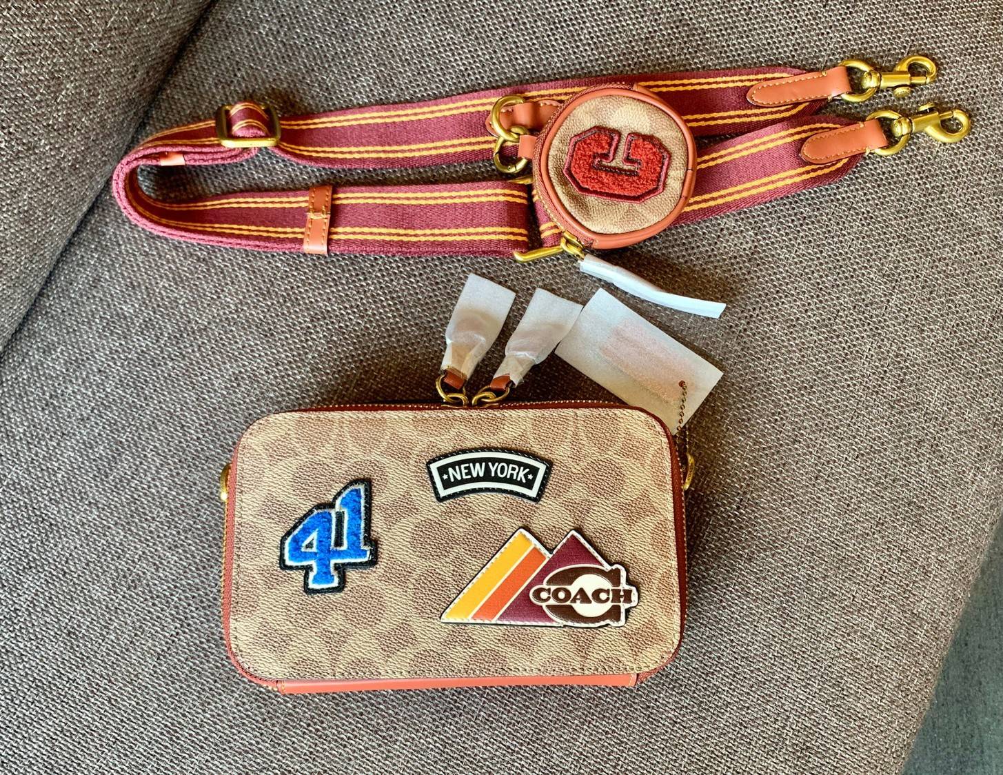 COACH CHARTER SLIM CROSSBODY IN SIGNATURE CANVAS WITH PATCHES ((C6744)) 📌พร้อมส่งที่ไทย สวยก่อนใครไปเลยยค่าา! 🌈จัดส่งพร้อมกระเป๋าพวงกุญแจแบรนด์แบบมีซิปอีกหนึ่งใบ กระเป๋าสะพายแบบครอสบอดี้ร์ หนังแท้สวย