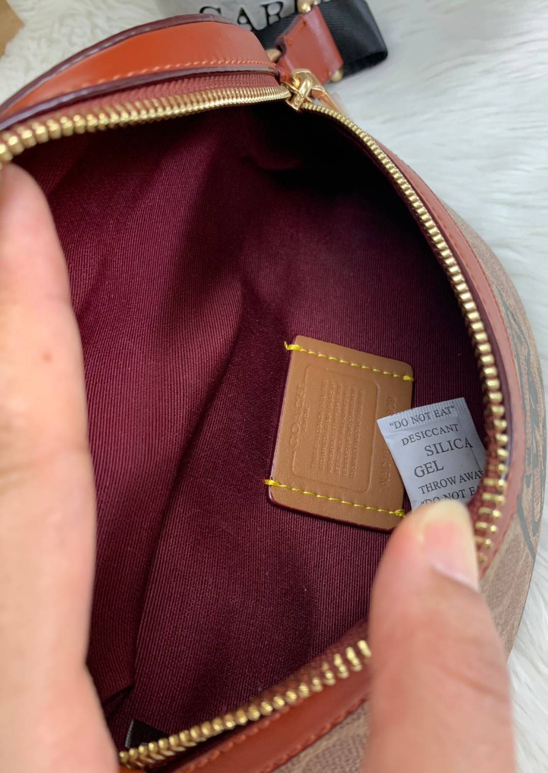 LIMITED EDITION !! COACH BELT BAG IN SIGNATURE WITH REXY BY GUANG YU กลับมาอีกครั้งกับ Coach X Disney สวยงามมากๆค่ะ คาดอก คาดเอวได้ ลาย C ตัดขอบหนังเรียบ มีช่องซิปทั้งหน้า//หลัง ใส่มือถือได้ทุกรุ่น;พาสปอร์ตได้ ;กระเป๋าเงินใบกลางได้;อื่นๆจำเป็นได้ครบค่ะ.