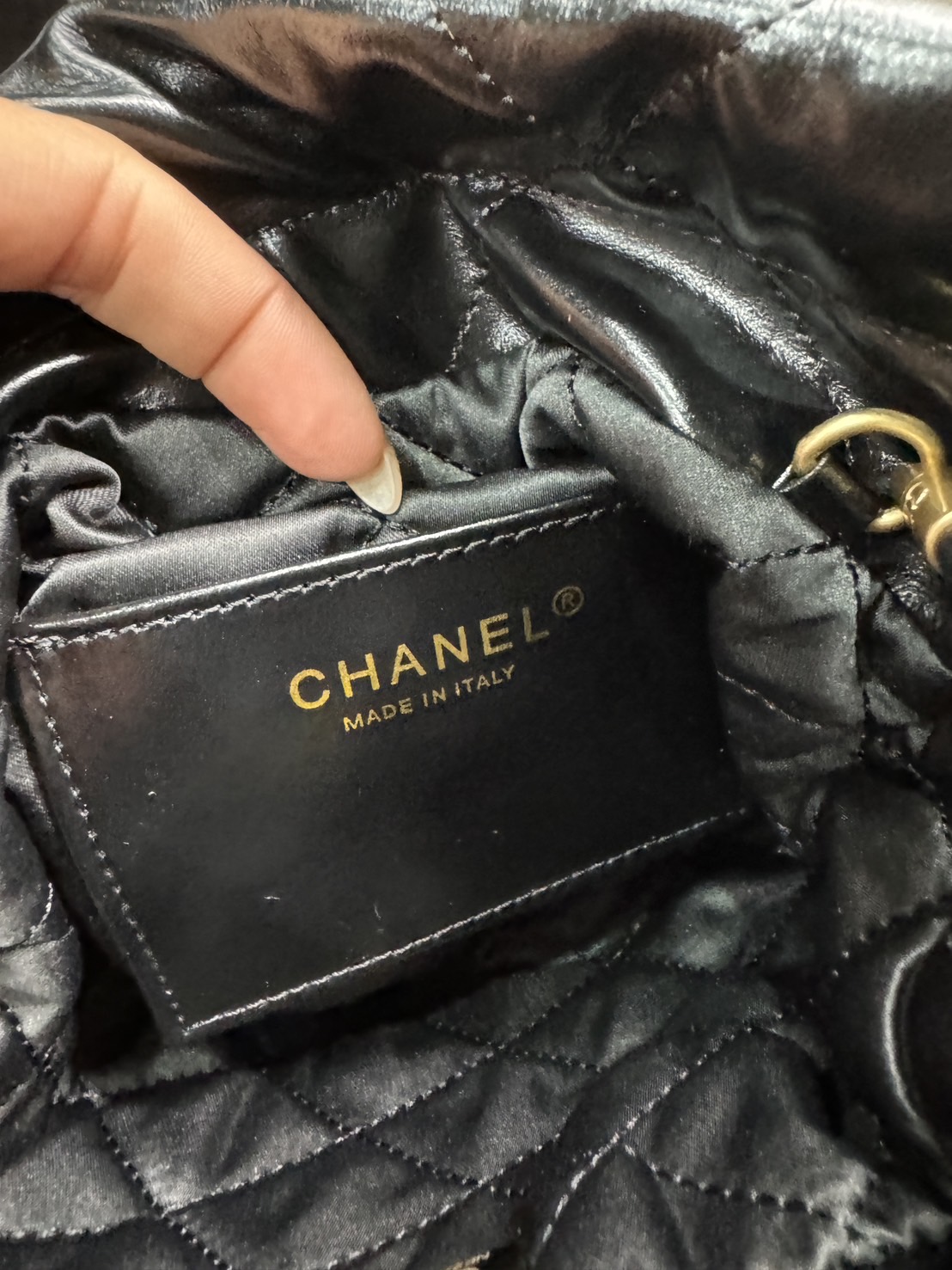 Chanel 22 Mini Handbag With Pearl Chain กระเป๋าทรงโท้ท เกรดออริ สลับแท้ 1:1 ใช้งานต่างประเทศได้