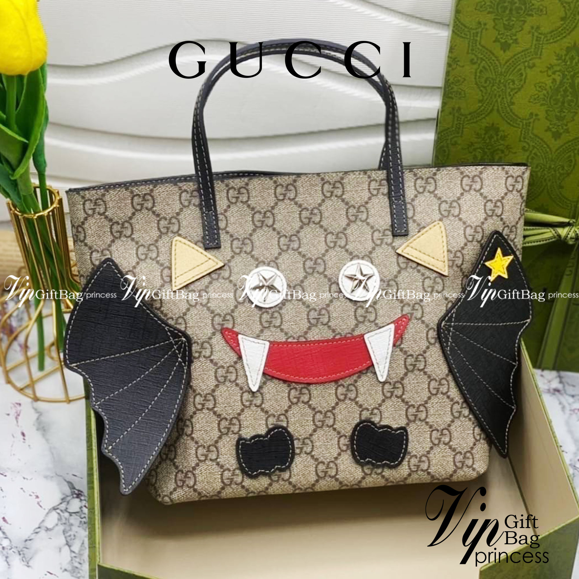(รวมแบบ) หนังแท้ GUCCI Animal-Friendly Gucci Kid GG Supreme Tote Bag ลายใหม่น่ารักมากเลยค่าา งานหนังแท้ทรงตั้งสวย ขนาดกะทัดรัด จุของได้เยอะ ใช้ได้ทั้งเด็กและผู้ใหญ่ น่ารักมากค่ะ