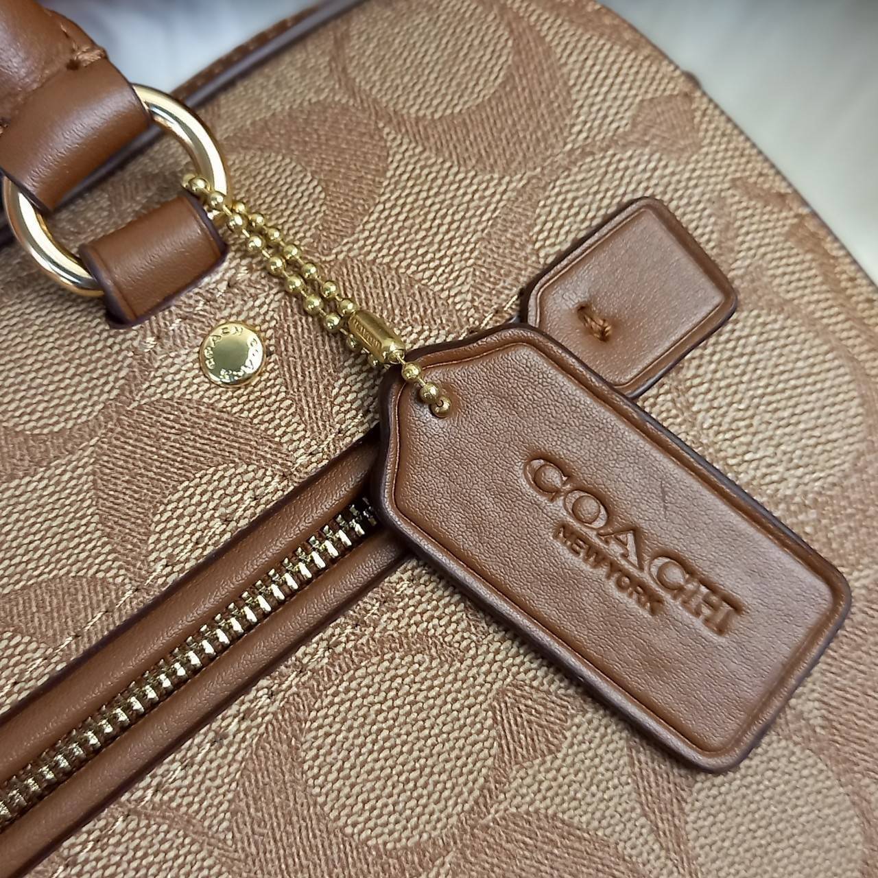 COACH ROWAN SATCHEL IN SIGNATURE CANVAS (COACH F83607)🌺ระดับตัวTOP ยกให้เธอเลย กับรุ่นนี้💃//หมอน 10" รุ่นมีช่องซิปด้านหน้า สามารถแยกเก็บของสำคัญๆได้อย่างเป็นสัดส่วน สำหรับใครที่ชอบกระเป๋าที่จุของได้เยอะๆ รุ่นนี้ตอบโจทย์ได้เลย แนะนำว่า