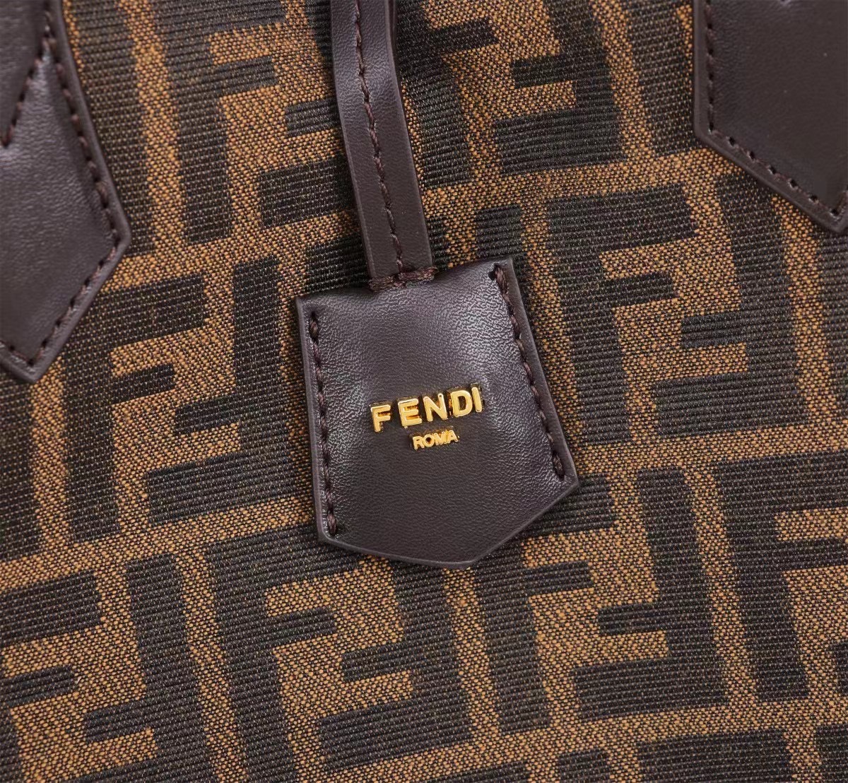 พร้อมส่ง 3 สี FENDI Origami Large Brown FF jacquard fabric bag / FENDI Tote Bag กระเป๋าทรงโท้ทใบใหญ่ สะพายได้2ทรงรูปลักษณ์สวยงามทันสมัย 🧡 เกรดออริจินอล 1:1 สลับแท้