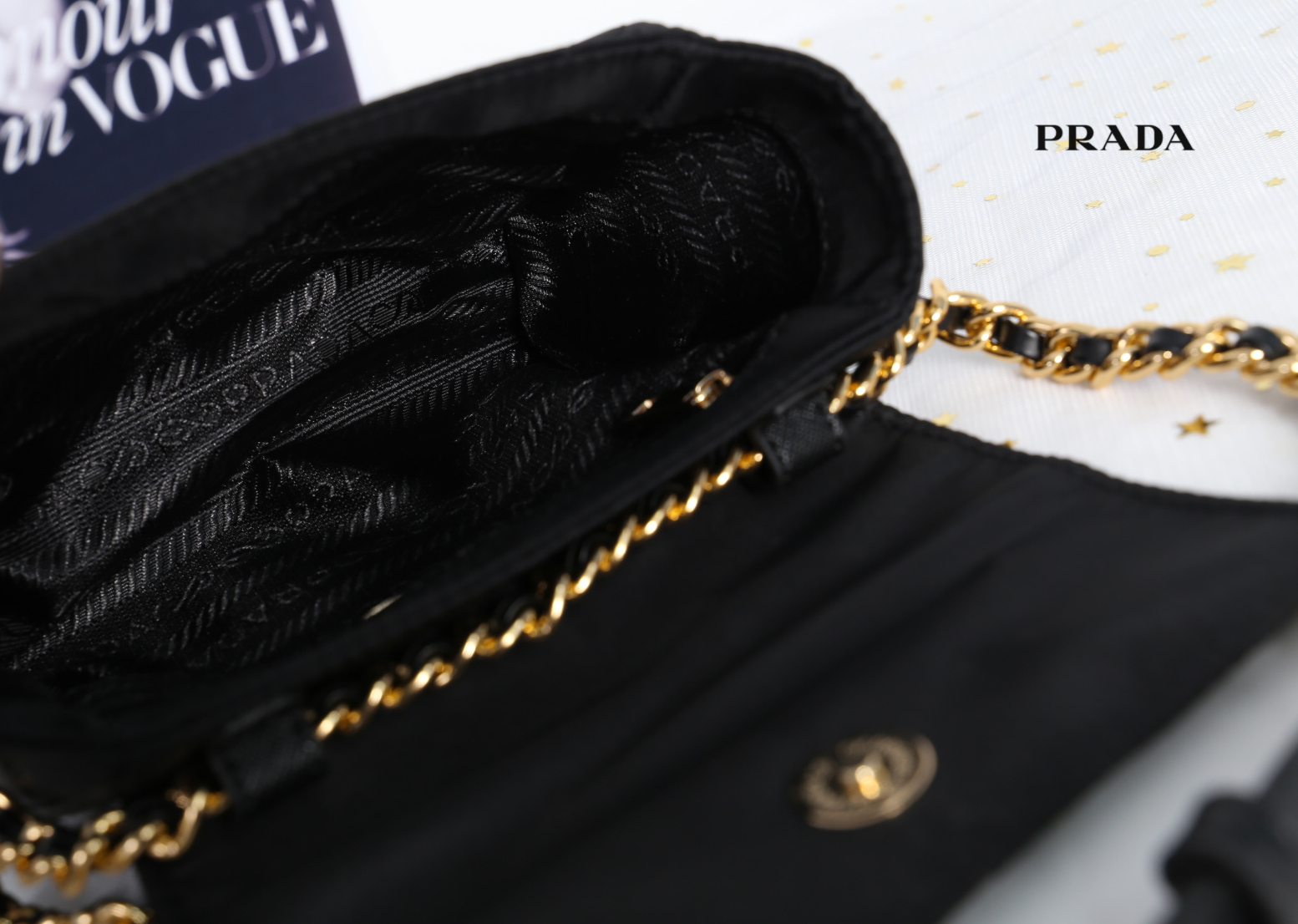 PRADA SHOULDER BAG / Prada Metal chain Quilted Waist Pouch กระเป๋าไนล่อนเย็บเป็นลายตาราง ดูหรูหราใบเล็กน่ารัก ด้านในโล่ง มี 1 ช่องซิป ซับในด้วยผ้าพิมพ์ลายแบรนด์