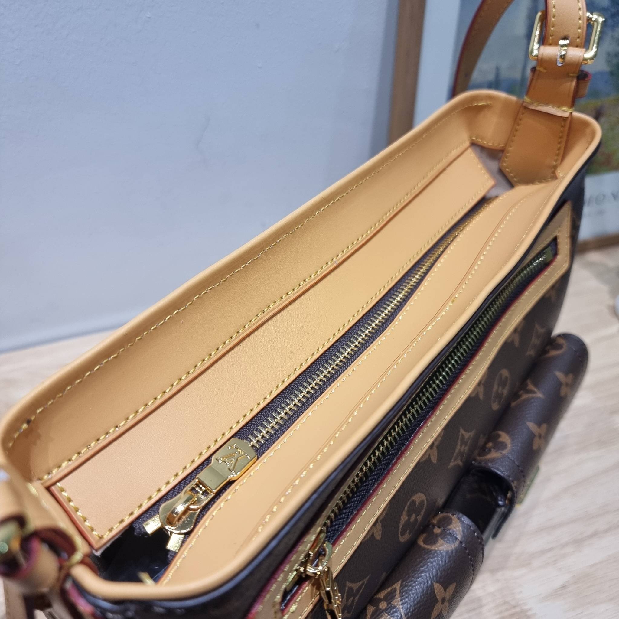 LV Hudson GM Monogram / LV hudson messenger bag กระเป๋าสะพายคลาสสิคทรงแมสเซนเจอร์ สวยอยู่ทรง ดีไซน์ไม่ซ้ำ ดีเทลหลากหลาย