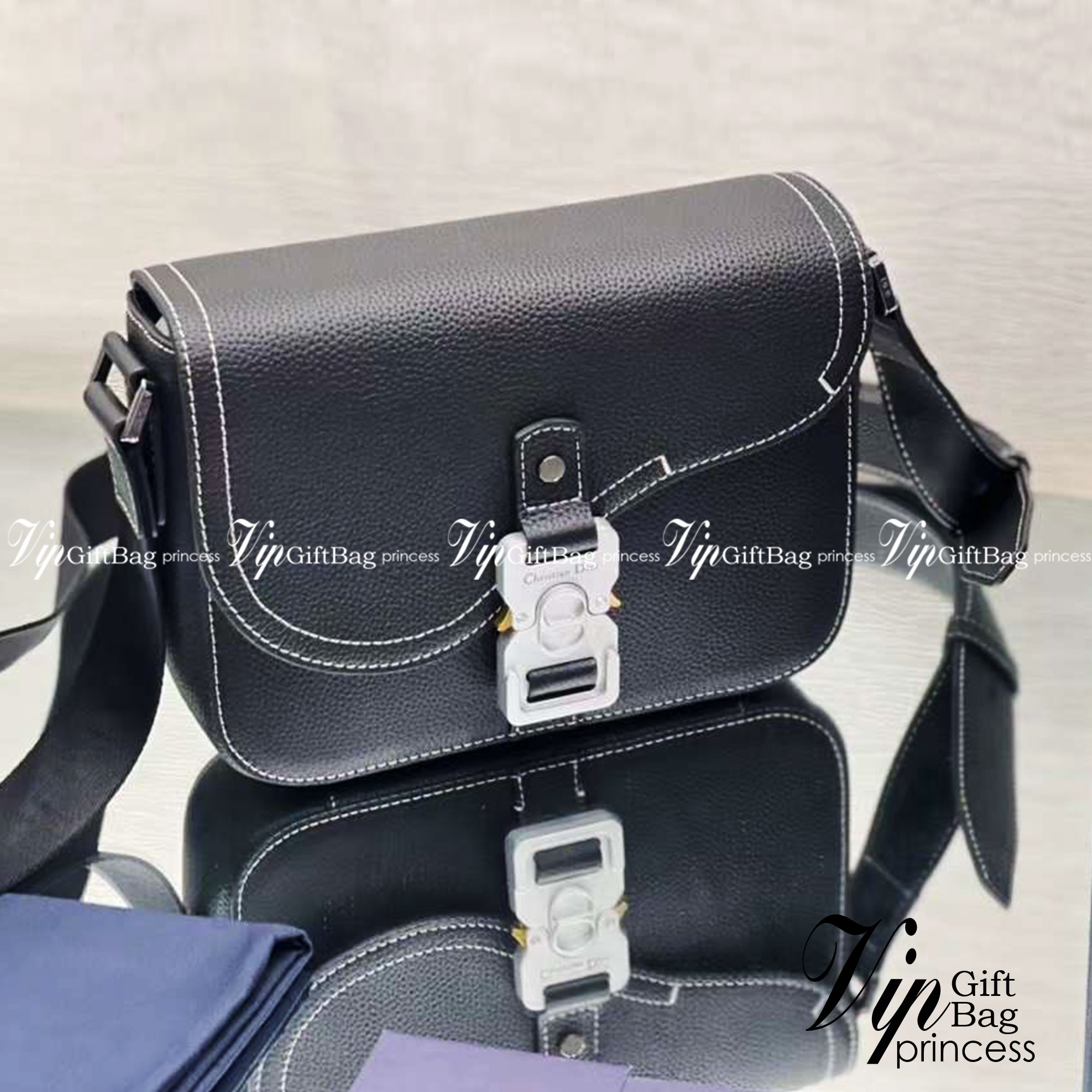 Dior Saddle Messenger Bag / Dior messenger bag Technical and Grained Calfskin เกรดเทพออริจินอล หนังแท้ ภาพถ่ายจากสินค้าจริง ใช้งานต่างประเทศได้