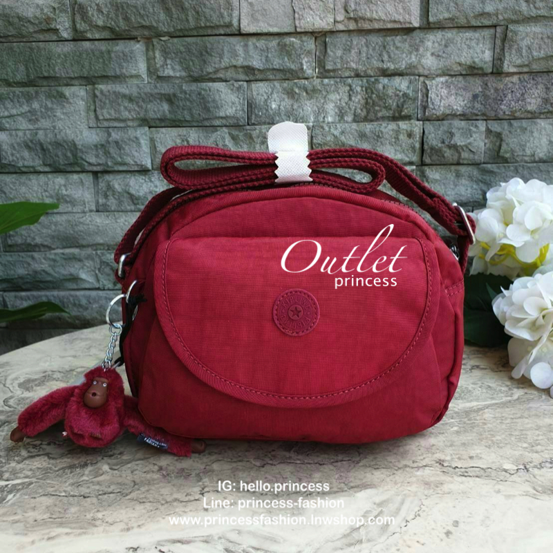 Kipling nylon shoulder bag รุ่น ( K15313 ) >>พร้อมส่งค่ะกระเป๋าสะพายข้างรุ่นใหม่ล่าสุด วัสดุไนล่อน กันน้ำ บุด้วยนวมที่ฐานกระเป๋าเพิ่มความนุ่ม >>รูปทรงสวย ขนาดกระทัดรัด มีช่องกระเป๋าด้านหน้าใส่ของจุกจิกหนึ่งช่อง >>มีช่องซิปหลักนะค่ะ ด้านใ