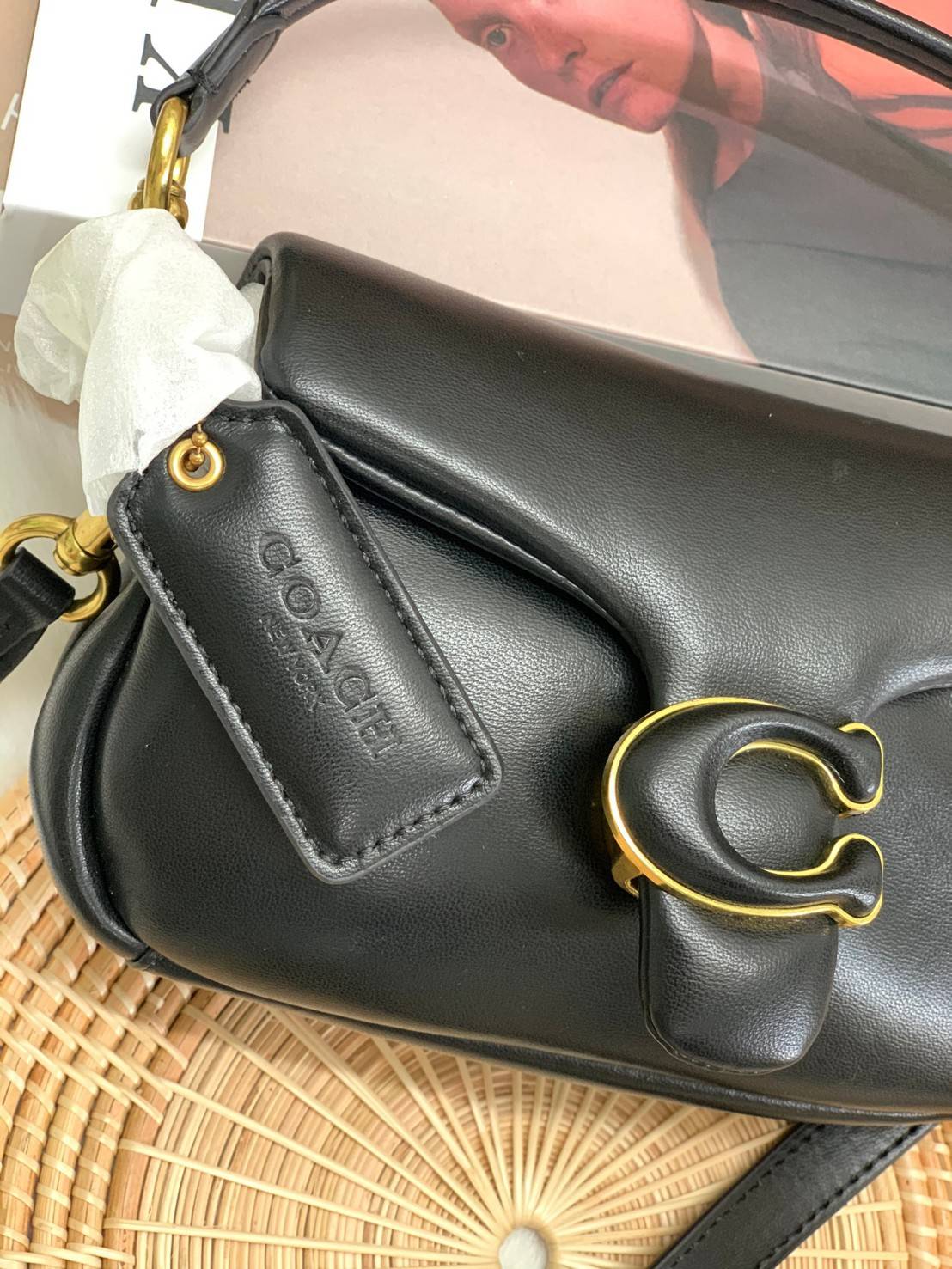 รุ่นใหม่ล่าสุด ได้ไปไม่ผิดหวังแน่นอนจ้าา😁COACH PILLOW TABBY SHOULDER BAG 18 ((C3880)) พร้อมส่งที่ไทย คุณภาพเกินราคา! กระเป๋าหิ้ว//สะพายแบบครอสบอดี้ร์ 🔺หนัง nappa หนานิ่ม นุ่มมากๆ รุ่นใหม่ล่าสุดค่ะ! พร้อมโลโก้รุ่นใหม่ด้วยเช่นกัน เพิ่มความหร