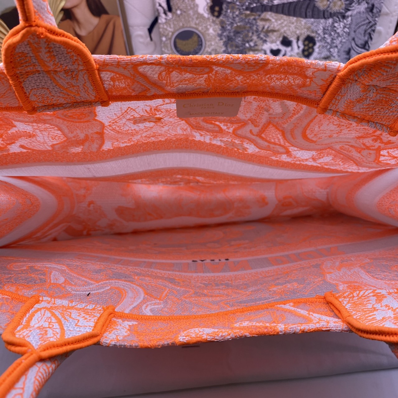 DIOR Book Tote Fluorescent Orange Toile de Jouy Transparent Canvas เกรดออริจินอล ภาพสินค้าถ่ายจากงานขายจริงใช้งานต่างประเทศได้